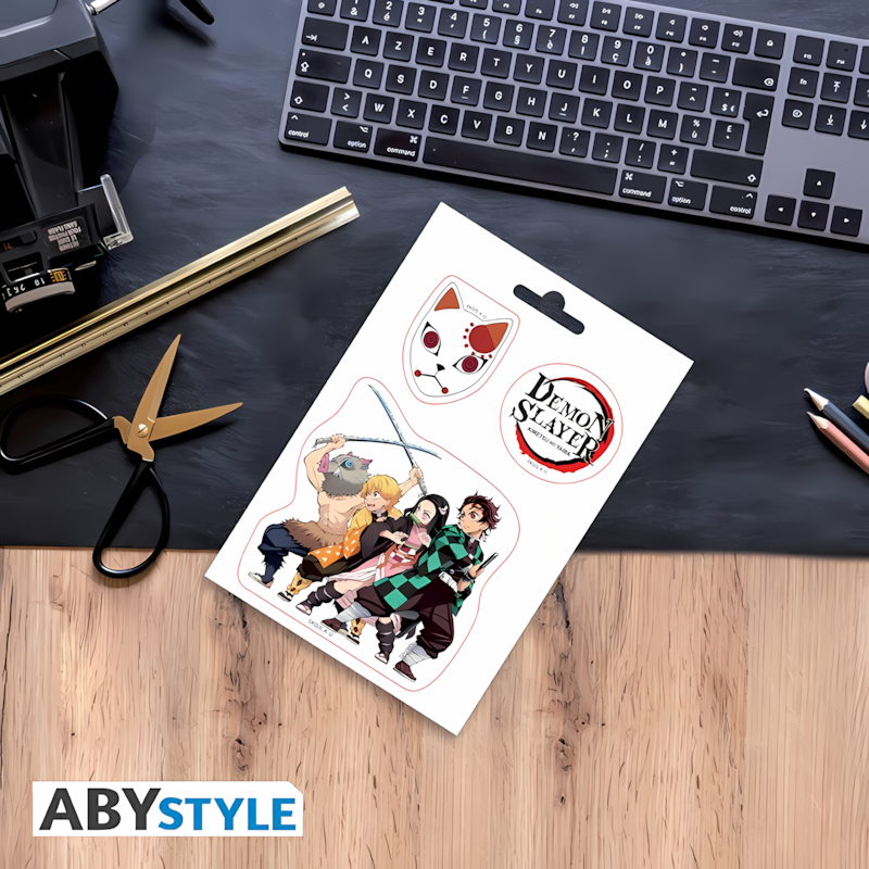 Demon Slayer | Gift Set | Tumbler With Straw (470ml), Acryl® Figure & Stickers
