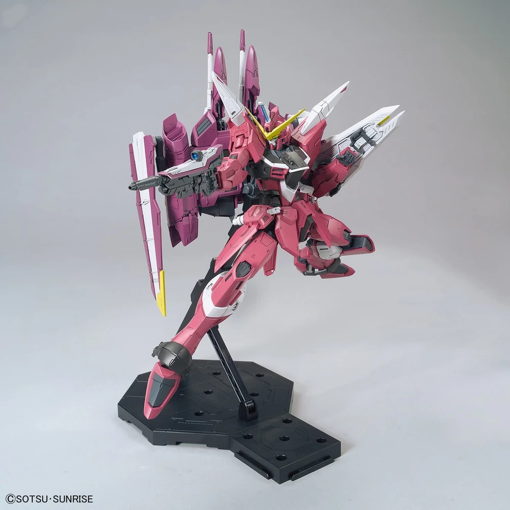 Bandai: MG Gundam Justice Ver. 2.0 – Mobile Suit Gundam SEED (1/100)