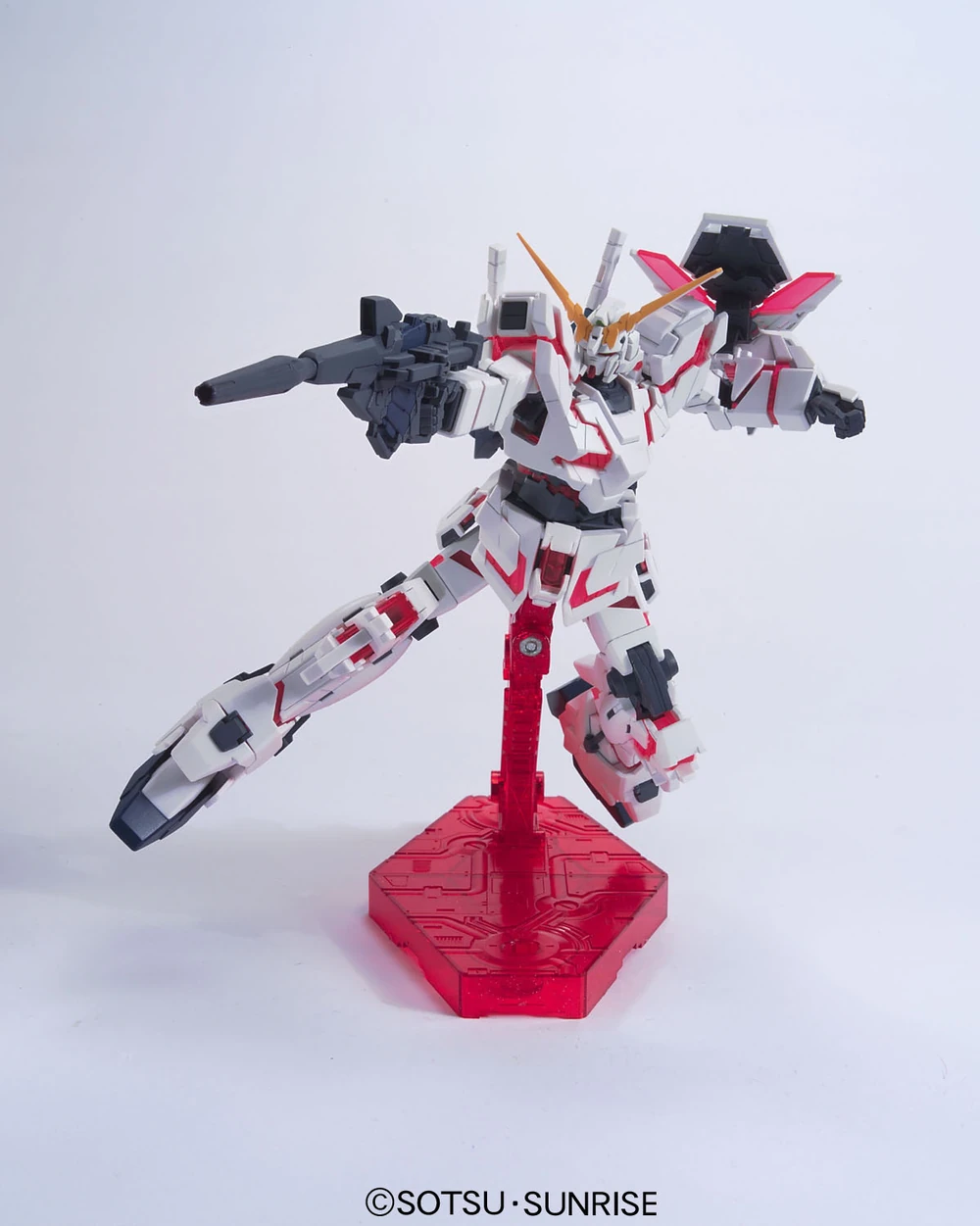 Bandai | HG Unicorn Gundam RX-0 Destroy | Mobile Suit Gundam Unicorn (1/144)