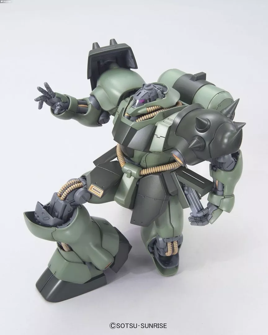 Bandai: MG Geara Doga – Mobile Suit Gundam (1/100)