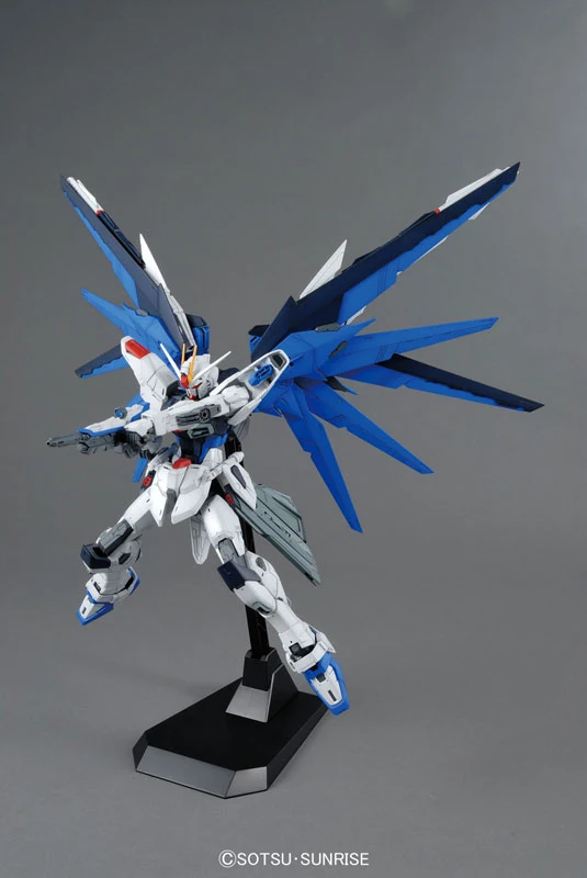 Bandai: MG Gundam Freedom 2.0 – Mobile Suit Gundam SEED (1/100)