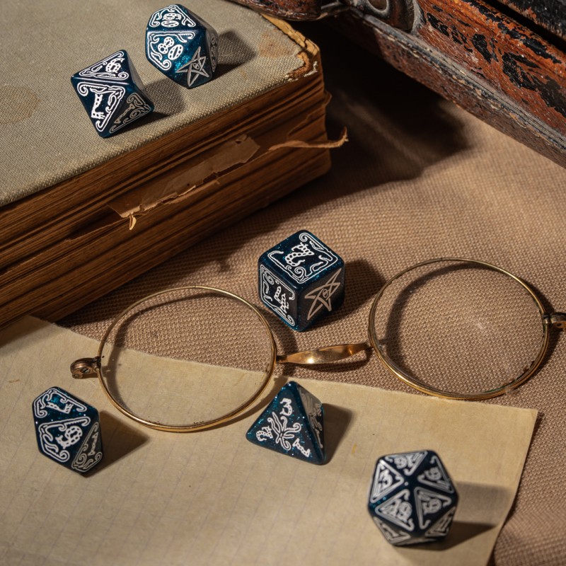 Q Workshop | Abyssal & White | Call Of Cthulhu Dice Set