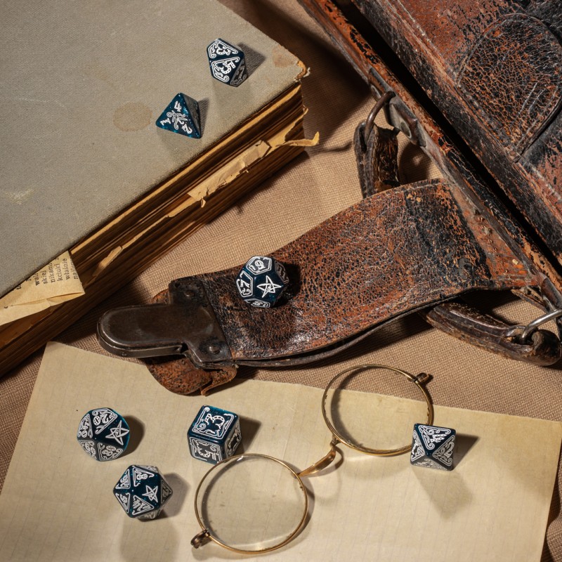 Q Workshop | Abyssal & White | Call Of Cthulhu Dice Set
