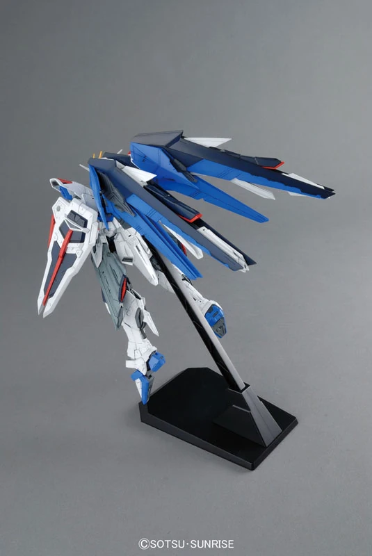 Bandai: MG Gundam Freedom 2.0 – Mobile Suit Gundam SEED (1/100)