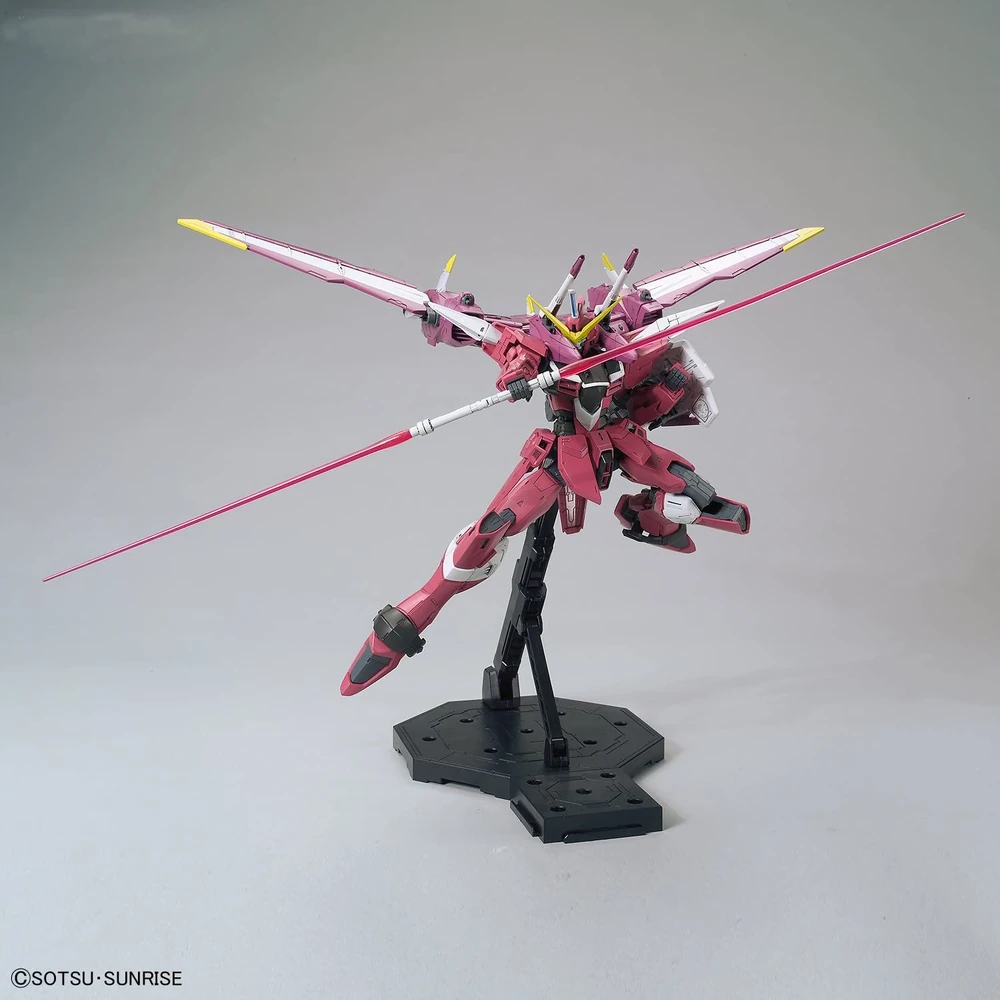 Bandai: MG Gundam Justice Ver. 2.0 – Mobile Suit Gundam SEED (1/100)