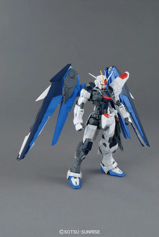 Bandai: MG Gundam Freedom 2.0 – Mobile Suit Gundam SEED (1/100)