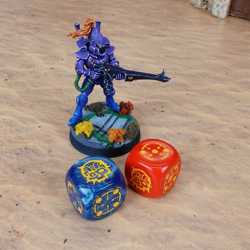 Q Workshop | Cobalt & Red | Crosshairs Compact D6