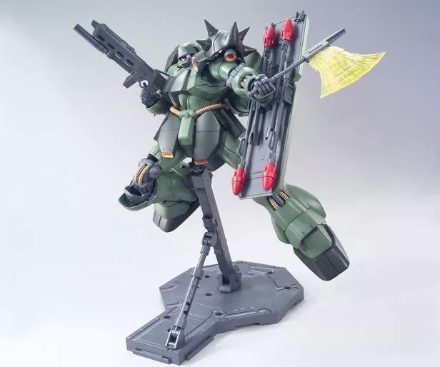 Bandai: MG Geara Doga – Mobile Suit Gundam (1/100)