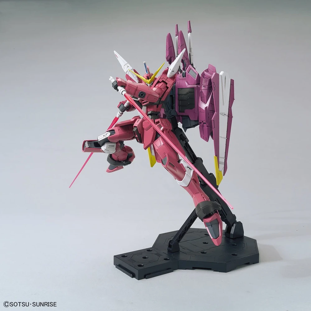 Bandai: MG Gundam Justice Ver. 2.0 – Mobile Suit Gundam SEED (1/100)