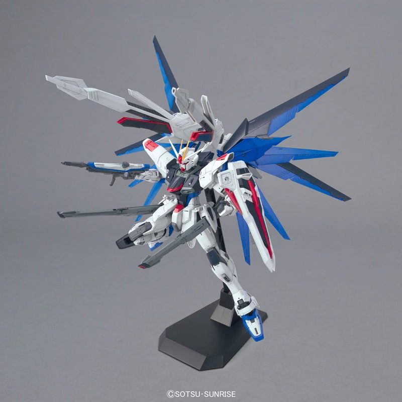 Bandai: MG Gundam Freedom 2.0 – Mobile Suit Gundam SEED (1/100)